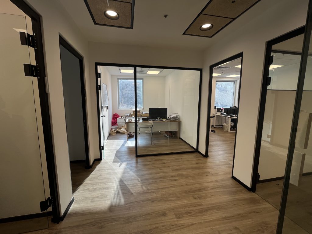 משרדים חדשים ומרוהטים להשכרה בהר חוצבים