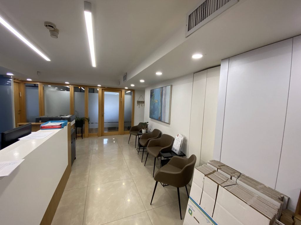 משרד גדול - 170 מ״ר בקומה גבוהה להשכרה במרכז העיר ירושלים