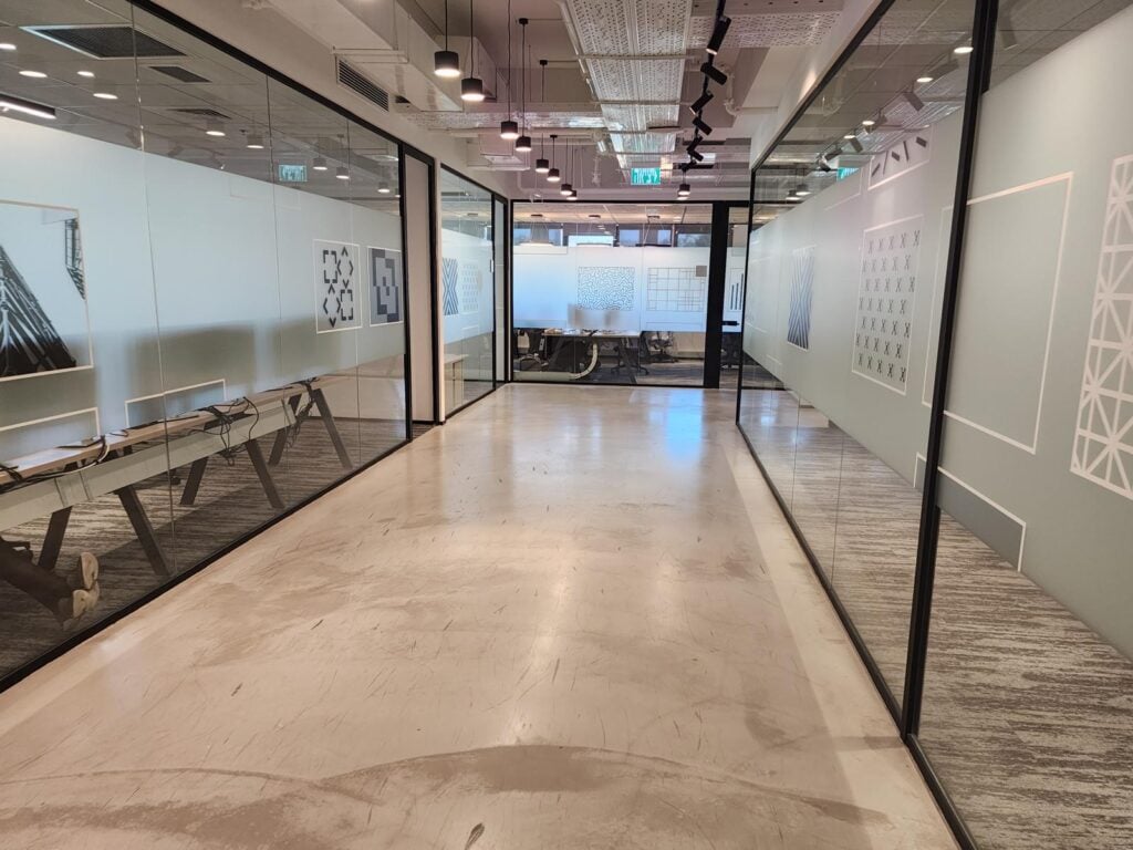 משרדים להשכרה בבית טויוטה בירושלים שטחים בנויים ומרוהטים