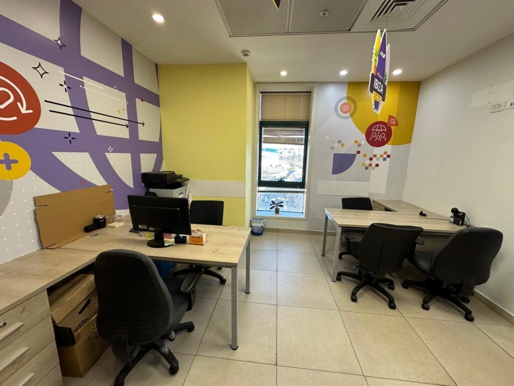 משרדים מדהימים להשכרה במלחה במגדל בקומה גובהה