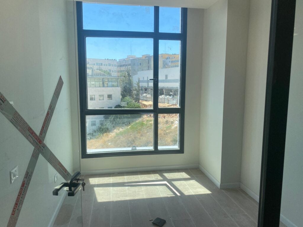 משרד מפואר להשכרה במגדל חדש בגבעת שאול בירושלים