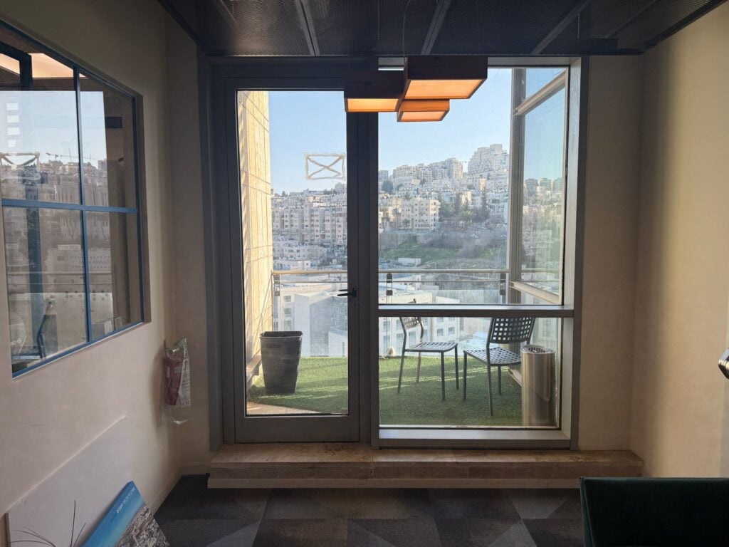 משרדים יוקרתיים להשכרה בירושלים במיקום מצוין קומה גבוהה