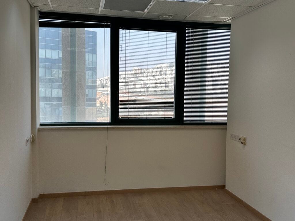 משרדים בבניין מפואר להשכרה בהר חוצבים