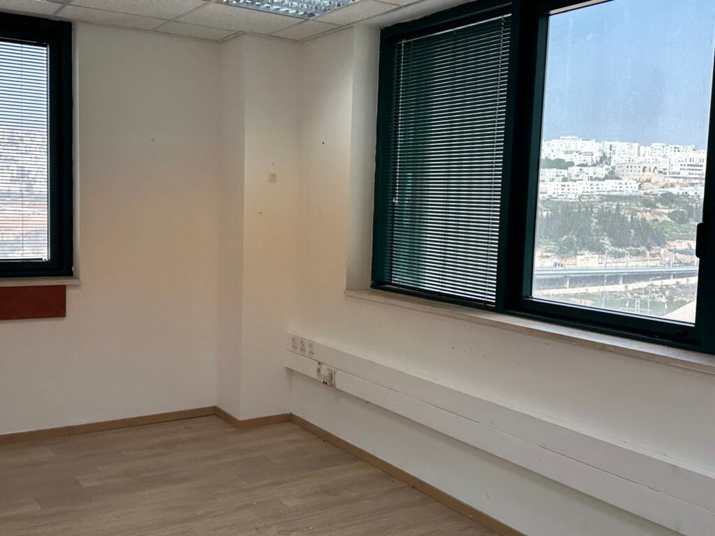 משרדים בבניין מפואר להשכרה בהר חוצבים