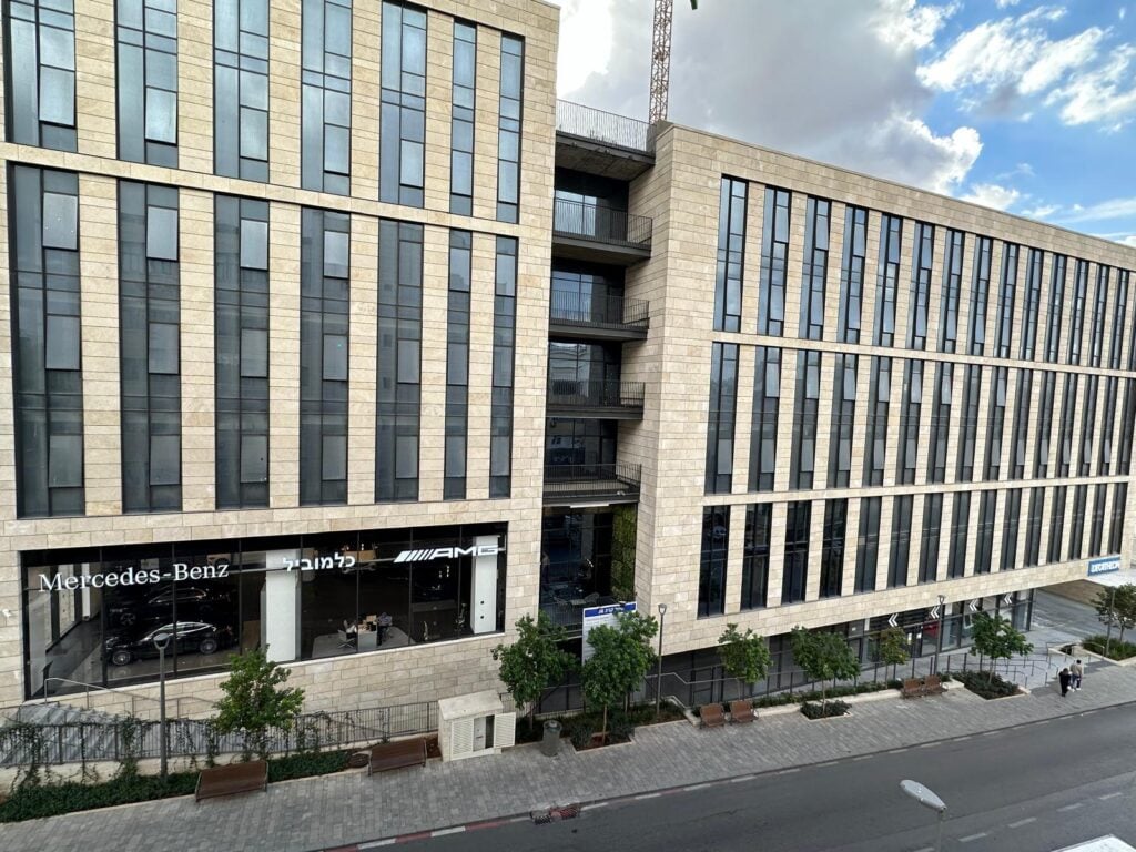 שטח תעשיה קלה למכירה או השכרה